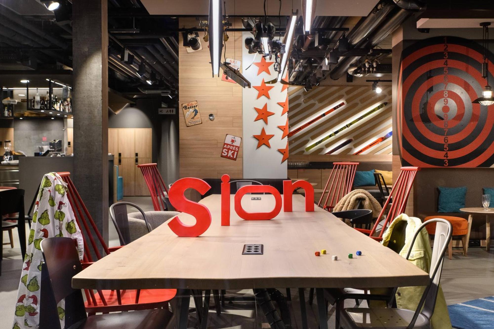 Moxy Sion Hotel Exterior foto